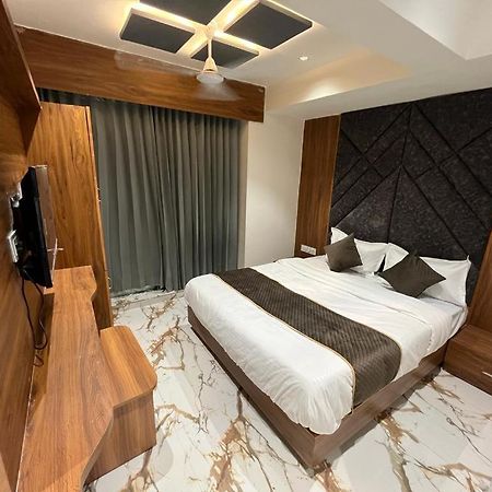 Hotel Palak Villa Ахмедабад Екстериор снимка