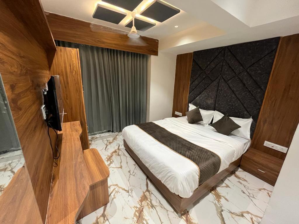 Hotel Palak Villa Ахмедабад Екстериор снимка